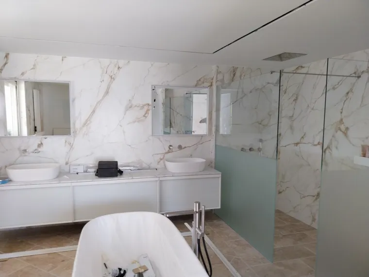 Rénovation complète de salle de bains à Grasse, Grasse, Dos Reis Construction