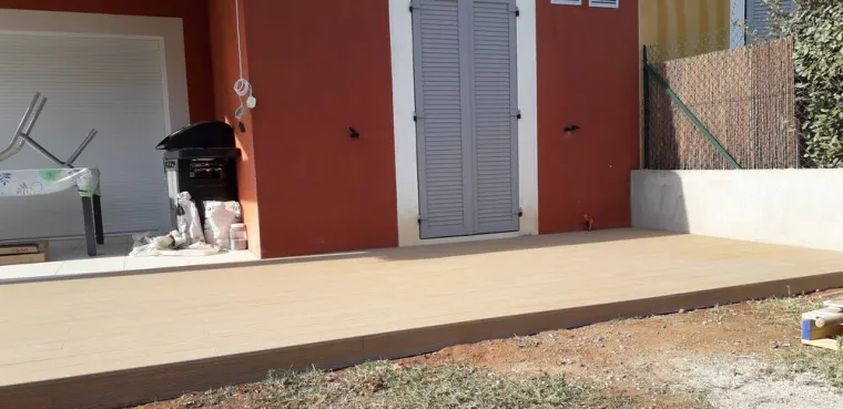 Aménagement d'une terrasse extérieur de maison à Cannes, Grasse, Dos Reis Construction