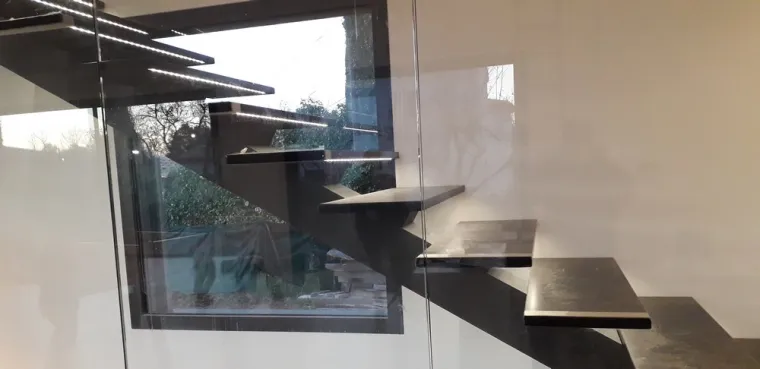 Rénovation d'escalier design d'intérieur de maison à Grasse