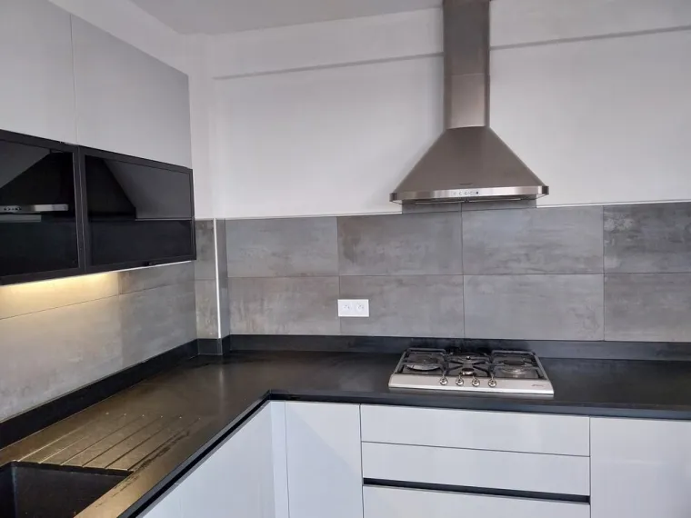 Rénovation d'une cuisine dans un appartement à Antibes, Grasse, Dos Reis Construction