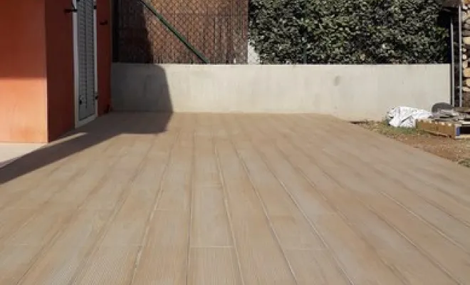 Aménagement d'une terrasse extérieur de maison à Cannes, Grasse, Dos Reis Construction