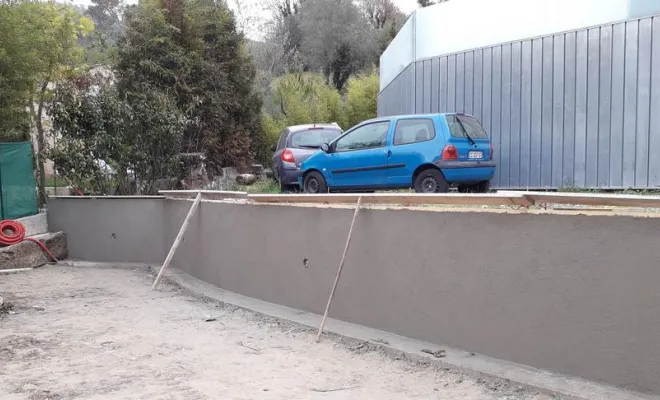 Construction d'un muret pour l'extérieur d'une maison à Cagnes-sur-Mer, Grasse, Dos Reis Construction