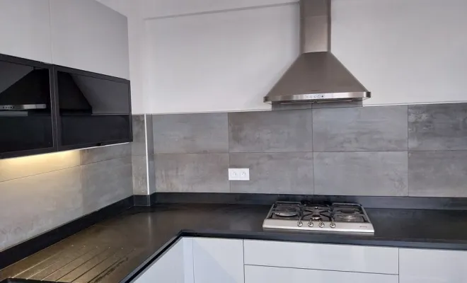 Rénovation d'une cuisine dans un appartement à Antibes, Grasse, Dos Reis Construction